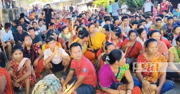 স্থানীয় অধিবাসীদের সড়ক অবরোধ